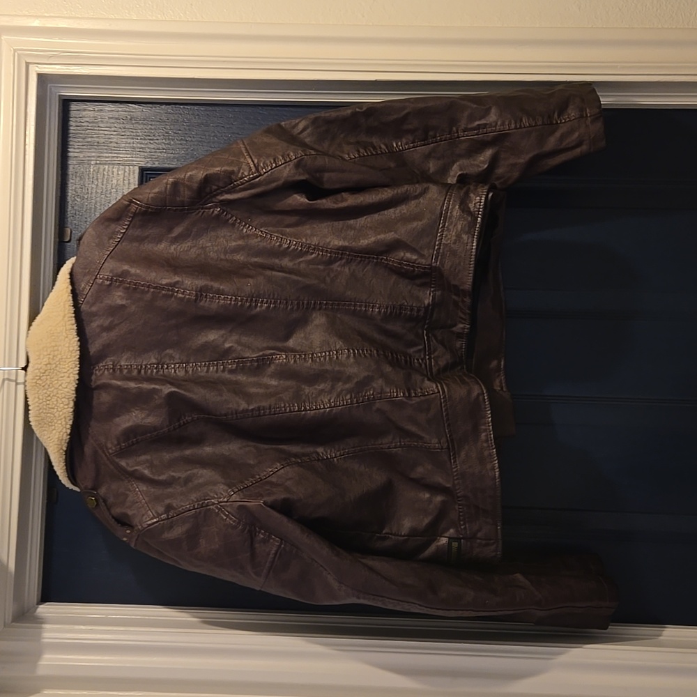 Xl Faux Leather jacket with removable sherpa collar - Picture 4 of 6